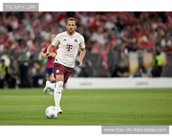 凯恩前插完成连续控球，拜仁中路牵引能力极强